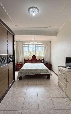 Casa à venda com 550m², 4 quartos e 8 vagas Casa à venda com 550m², 4 quartos e 8 vagasQuarto