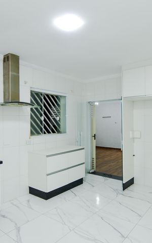 Casa para alugar com 130m², 2 quartos e 2 vagasCozinha