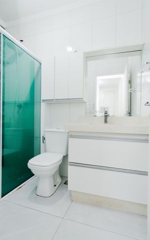Casa para alugar com 130m², 2 quartos e 2 vagasBanheiro da Suíte