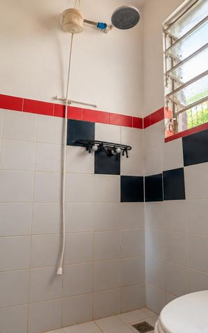 Casa de condomínio para alugar com 350m², 2 quartos e 1 vaga Casa de condomínio para alugar com 350m², 2 quartos e 1 vagaBanheiro da suíte 2