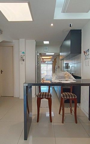 Casa à venda com 135m², 2 quartos e 2 vagas Casa à venda com 135m², 2 quartos e 2 vagasSala