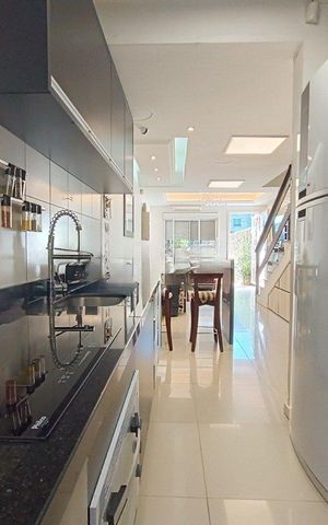 Casa à venda com 135m², 2 quartos e 2 vagas Casa à venda com 135m², 2 quartos e 2 vagasCozinha
