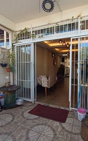 Casa à venda com 135m², 2 quartos e 2 vagas Casa à venda com 135m², 2 quartos e 2 vagasQuintal
