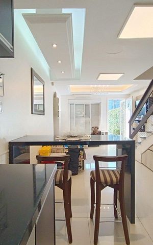 Casa à venda com 135m², 2 quartos e 2 vagas Casa à venda com 135m², 2 quartos e 2 vagasSala