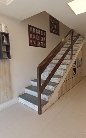 Casa à venda com 135m², 2 quartos e 2 vagas Casa à venda com 135m², 2 quartos e 2 vagasSala