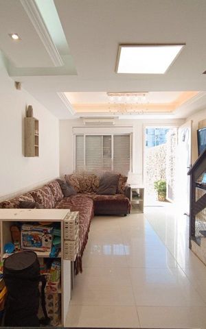 Casa à venda com 135m², 2 quartos e 2 vagas Casa à venda com 135m², 2 quartos e 2 vagasSala