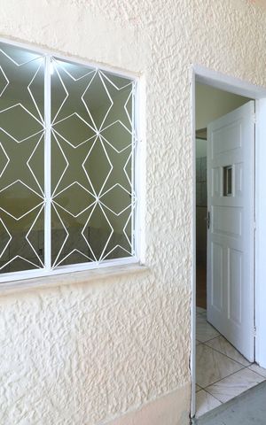 Casa para alugar com 35m², 1 quarto e sem vaga Casa para alugar com 35m², 1 quarto e sem vagaEntrada