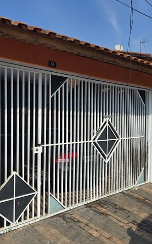 Casa à venda com 125m², 2 quartos e 2 vagas