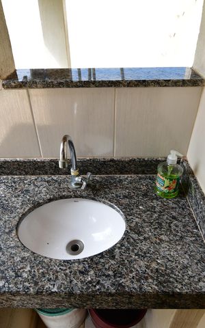 Casa de condomínio à venda com 240m², 4 quartos e 2 vagasBanheiro de serviço