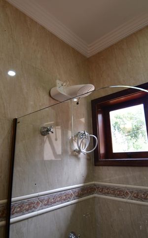 Casa de condomínio à venda com 240m², 4 quartos e 2 vagasBanheiro Social