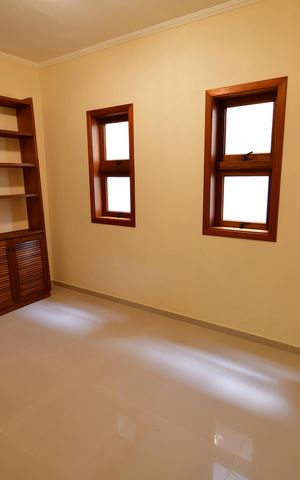 Casa de condomínio à venda com 240m², 4 quartos e 2 vagasEscritório