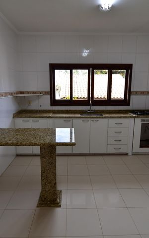 Casa de condomínio à venda com 240m², 4 quartos e 2 vagasCozinha