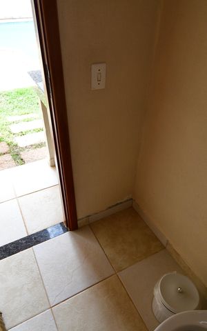 Casa de condomínio à venda com 240m², 4 quartos e 2 vagasBanheiro de serviço