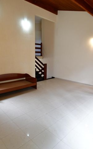Casa de condomínio à venda com 240m², 4 quartos e 2 vagasSala