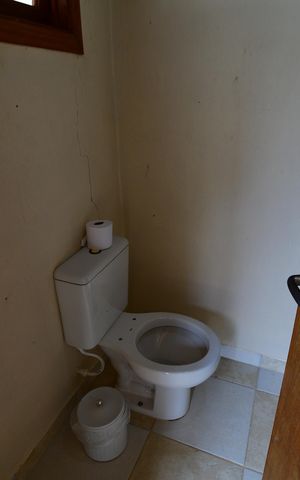 Casa de condomínio à venda com 240m², 4 quartos e 2 vagasBanheiro de serviço