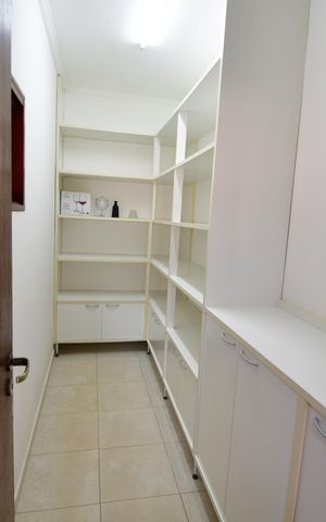Casa de condomínio à venda com 240m², 4 quartos e 2 vagasCozinha - Despensa