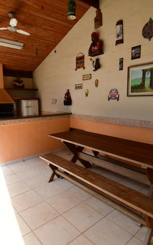 Casa de condomínio à venda com 240m², 4 quartos e 2 vagasVaranda gourmet