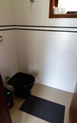 Casa de condomínio à venda com 240m², 4 quartos e 2 vagasLavabo