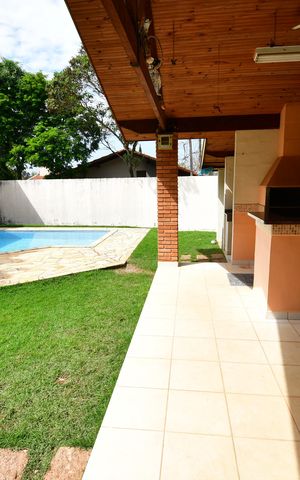 Casa de condomínio à venda com 240m², 4 quartos e 2 vagasVaranda gourmet