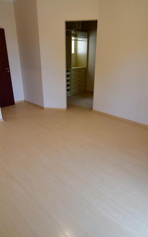 Casa de condomínio à venda com 240m², 4 quartos e 2 vagasQuarto 2 - Suíte