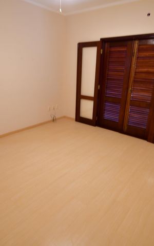 Casa de condomínio à venda com 240m², 4 quartos e 2 vagasQuarto 2 - Suíte