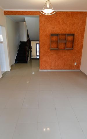 Casa de condomínio à venda com 240m², 4 quartos e 2 vagasSala de Jantar