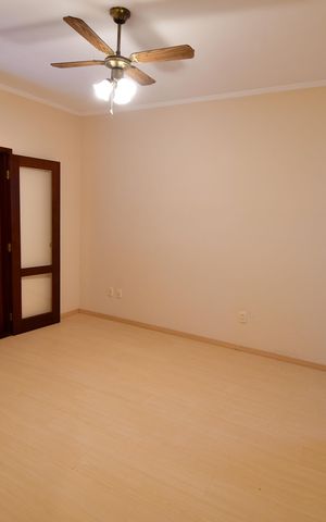 Casa de condomínio à venda com 240m², 4 quartos e 2 vagasQuarto 3 - Suíte