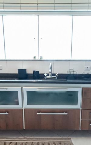 Casa à venda com 137m², 3 quartos e 6 vagas Casa à venda com 137m², 3 quartos e 6 vagasCozinha