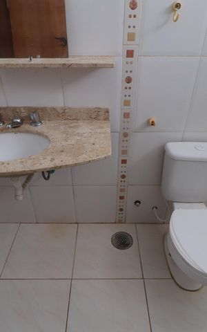 Casa para alugar com 300m², 5 quartos e 5 vagasBanheiro suite 