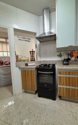 Apartamento à venda com 177m², 4 quartos e 2 vagas Apartamento à venda com 177m², 4 quartos e 2 vagasCozinha e Área de Serviço