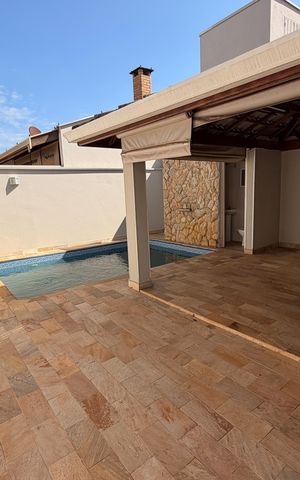 Casa de condomínio para alugar com 221m², 3 quartos e 2 vagas Casa de condomínio para alugar com 221m², 3 quartos e 2 vagasQuintal