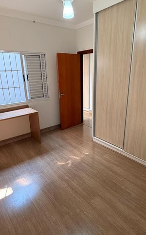 Casa de condomínio para alugar com 221m², 3 quartos e 2 vagas Casa de condomínio para alugar com 221m², 3 quartos e 2 vagasQuarto 1