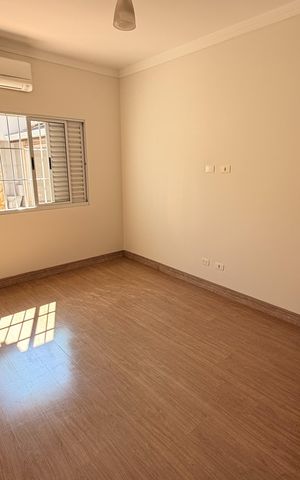 Casa de condomínio para alugar com 221m², 3 quartos e 2 vagas Casa de condomínio para alugar com 221m², 3 quartos e 2 vagasQuarto 2