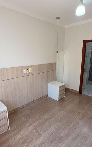 Casa de condomínio para alugar com 221m², 3 quartos e 2 vagas Casa de condomínio para alugar com 221m², 3 quartos e 2 vagasSuíte 1