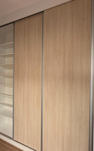 Casa de condomínio para alugar com 221m², 3 quartos e 2 vagas Casa de condomínio para alugar com 221m², 3 quartos e 2 vagasRoupeiro