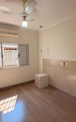 Casa de condomínio para alugar com 221m², 3 quartos e 2 vagas Casa de condomínio para alugar com 221m², 3 quartos e 2 vagasSuíte 1