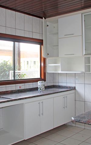 Casa de condomínio para alugar com 1033m², 4 quartos e 6 vagasCozinha