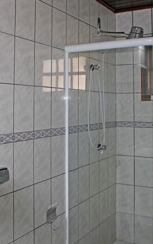 Casa de condomínio para alugar com 1033m², 4 quartos e 6 vagasSuíte Banheiro