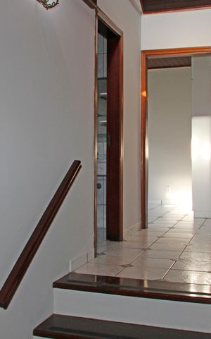 Casa de condomínio para alugar com 1033m², 4 quartos e 6 vagasCorredor