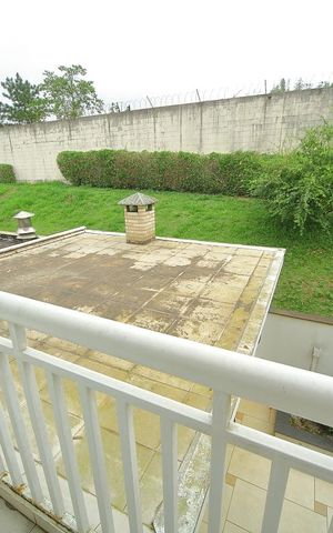 Casa de condomínio à venda com 250m², 3 quartos e 4 vagasSuíte 1 - varanda 