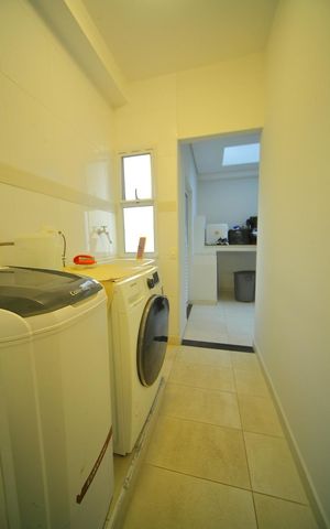 Casa de condomínio à venda com 250m², 3 quartos e 4 vagasÁrea de Serviço