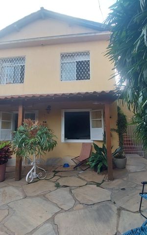Casa à venda com 341m², 5 quartos e 3 vagas Casa à venda com 341m², 5 quartos e 3 vagasQuintal