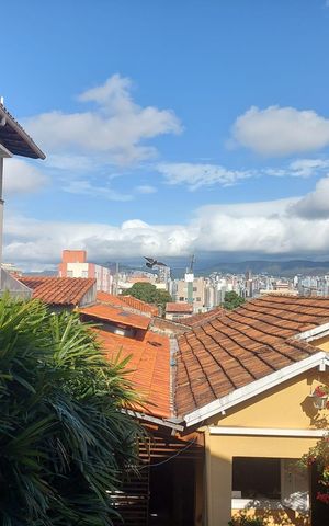 Casa à venda com 341m², 5 quartos e 3 vagas Casa à venda com 341m², 5 quartos e 3 vagasvista