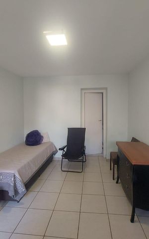 Casa à venda com 341m², 5 quartos e 3 vagas Casa à venda com 341m², 5 quartos e 3 vagasquarto 2