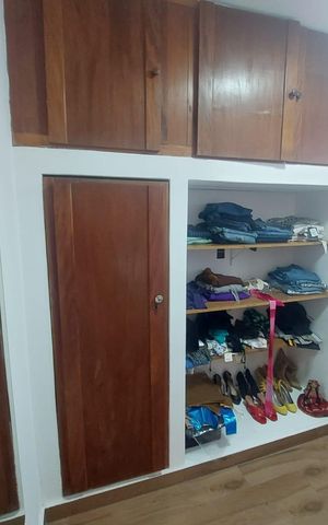 Casa à venda com 341m², 5 quartos e 3 vagas Casa à venda com 341m², 5 quartos e 3 vagasCloset