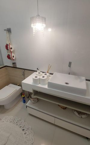Casa à venda com 341m², 5 quartos e 3 vagas Casa à venda com 341m², 5 quartos e 3 vagasbanheiro 3