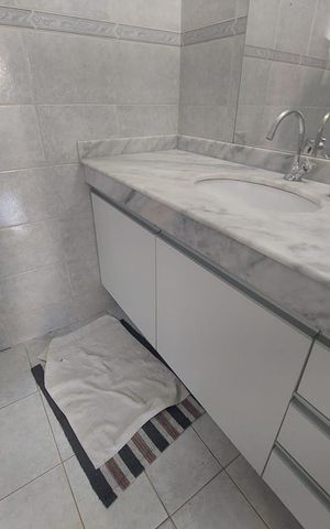 Casa à venda com 341m², 5 quartos e 3 vagas Casa à venda com 341m², 5 quartos e 3 vagasbanheiro 2