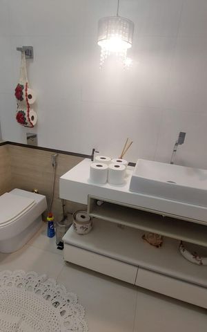 Casa à venda com 341m², 5 quartos e 3 vagas Casa à venda com 341m², 5 quartos e 3 vagasbanheiro 3
