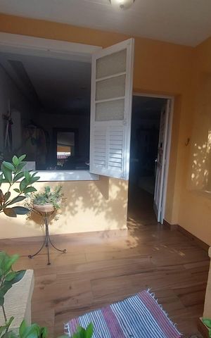 Casa à venda com 341m², 5 quartos e 3 vagas Casa à venda com 341m², 5 quartos e 3 vagasvaranda
