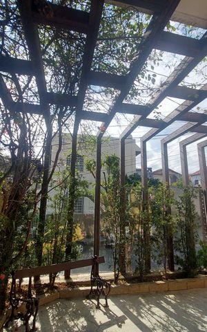 Casa à venda com 341m², 5 quartos e 3 vagas Casa à venda com 341m², 5 quartos e 3 vagasvaranda garagem